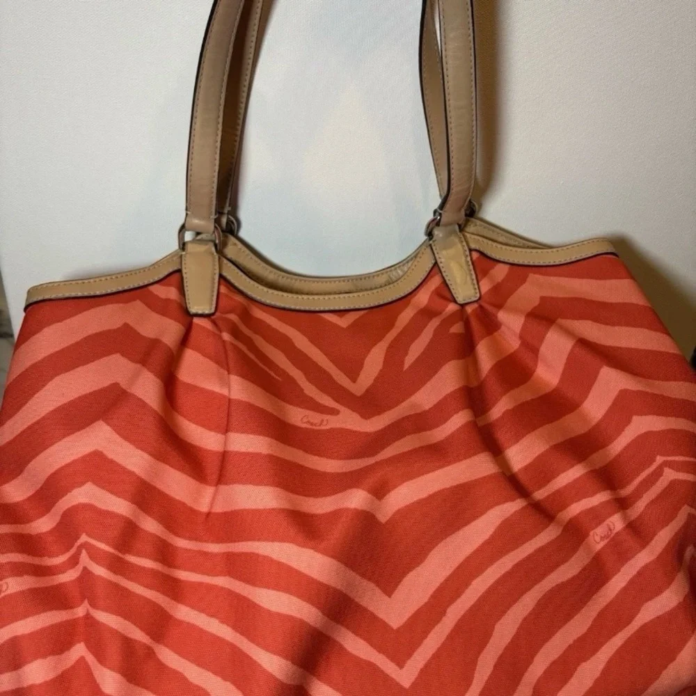Coach Madison NWOT L1361-F24022 Zebra Print Canvas Tote Shoulder Bag Tan Leather